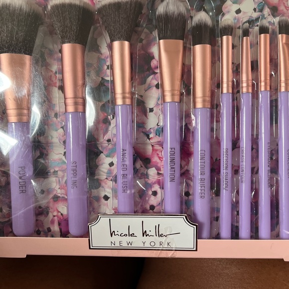 Body oils have more than one cent - Picture 10 of 17